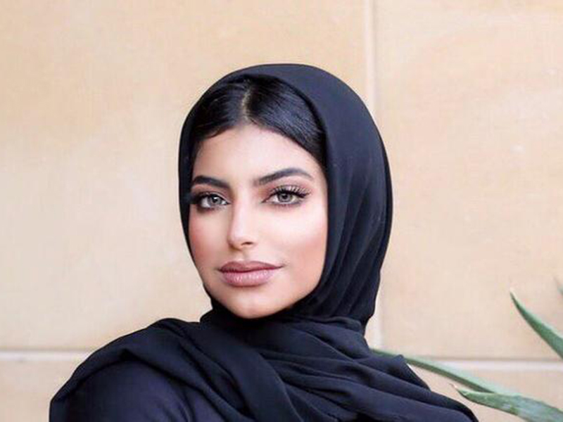 اضغط لمشاهدة الفيديو: سخرية واسعة من مدونة سعودية بسبب شركة ألبان شهيرة!